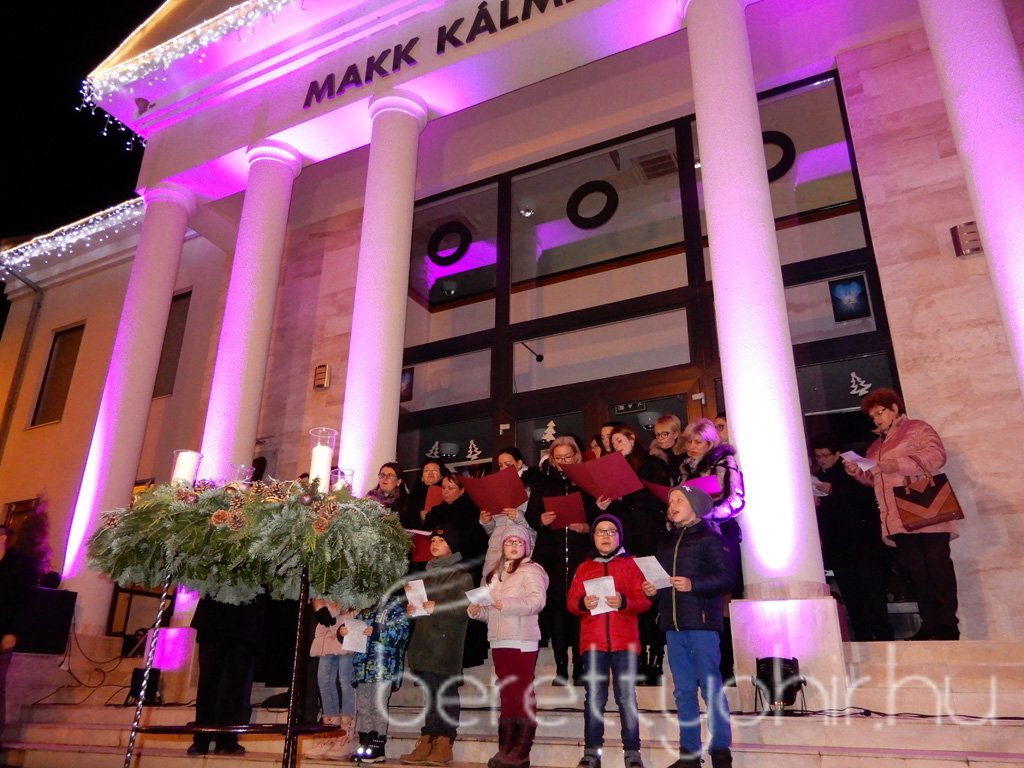 Fellobbant a szeretet lángja is 21